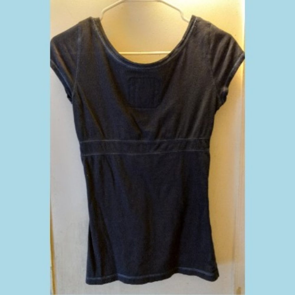 Women's Abercrombie & Fitch navy blue shirt size M - Picture 2 of 3